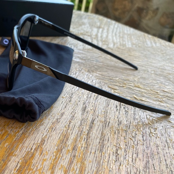 Oakley Prizm Grey #0009451. - Picture 2 of 6